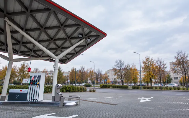 Plafoanele ANRE pentru 23 octombrie: A95 — 32,72 lei, motorină — 35,90