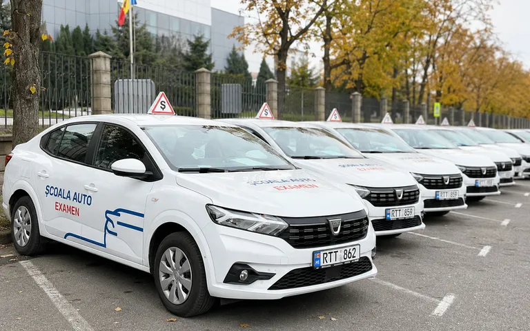 Proiect-pilot în Moldova: instructorul auto poate participa la proba practică pentru categoria B