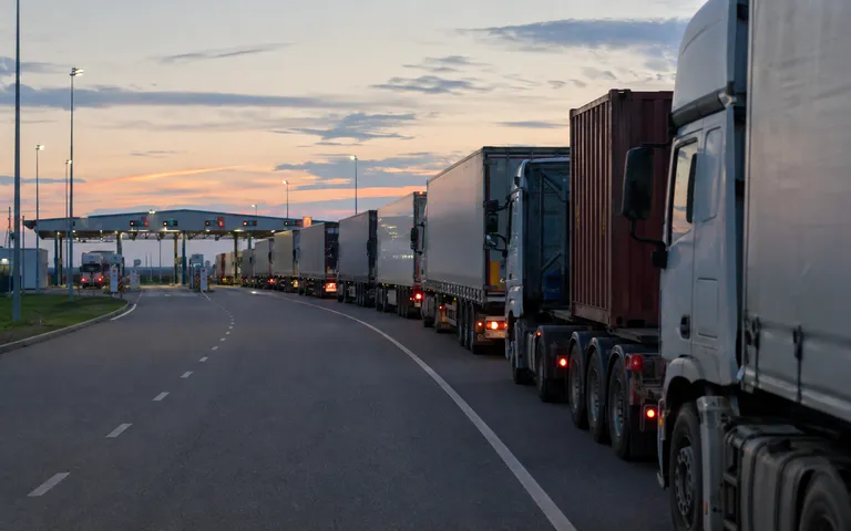 Galați-Rutier: așteptare pentru camioane la ieșire