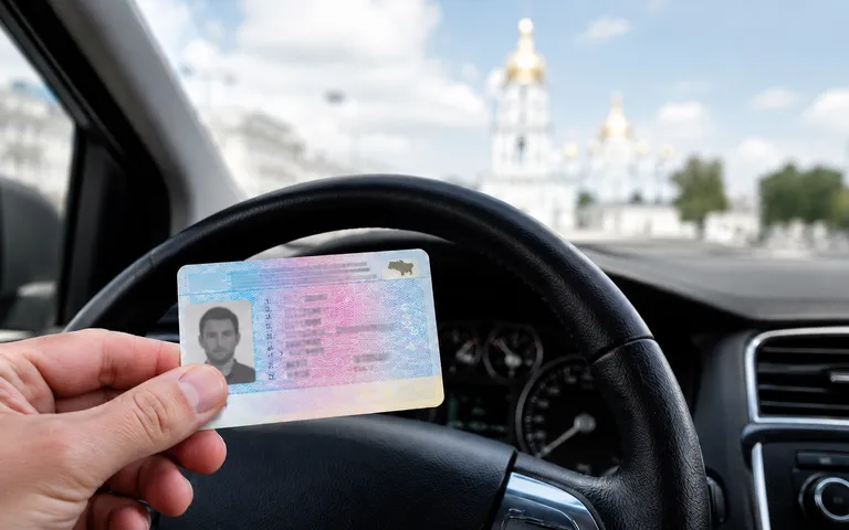 В Україні змінюються строки дії водійських посвідчень В Україні змінюються строки дії водійських посвідчень