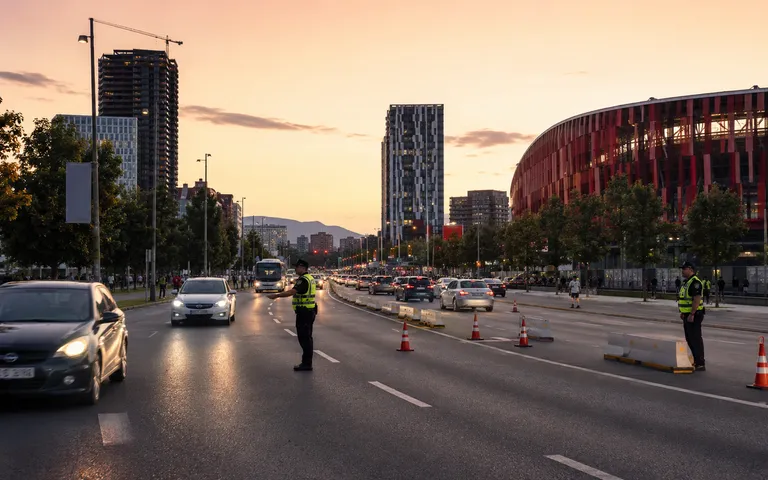 Kufizime të përkohshme të trafikut pranë stadiumit në Tiranë