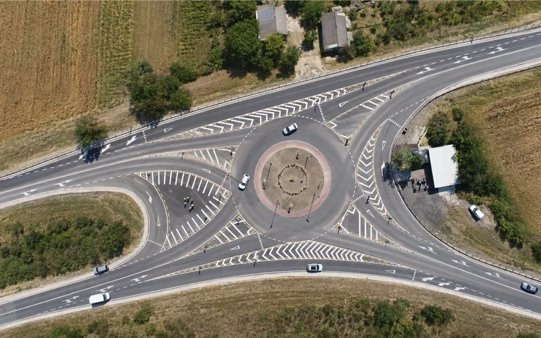 Sensul giratoriu de la intersecția M1–R4, lângă Ciorescu, a fost deschis