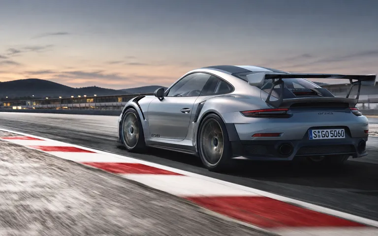 Porsche 911 GT2 Flachbau RS vs. the Production 911