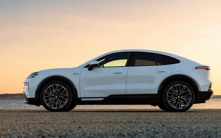 Porsche com portas automáticas — estreia no Auto China 2026